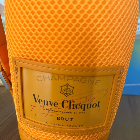 Veuve Clicquot Brut - Drink Holder π§‘π§‘π§‘π§‘π₯πΎ - Picture 3 of 3